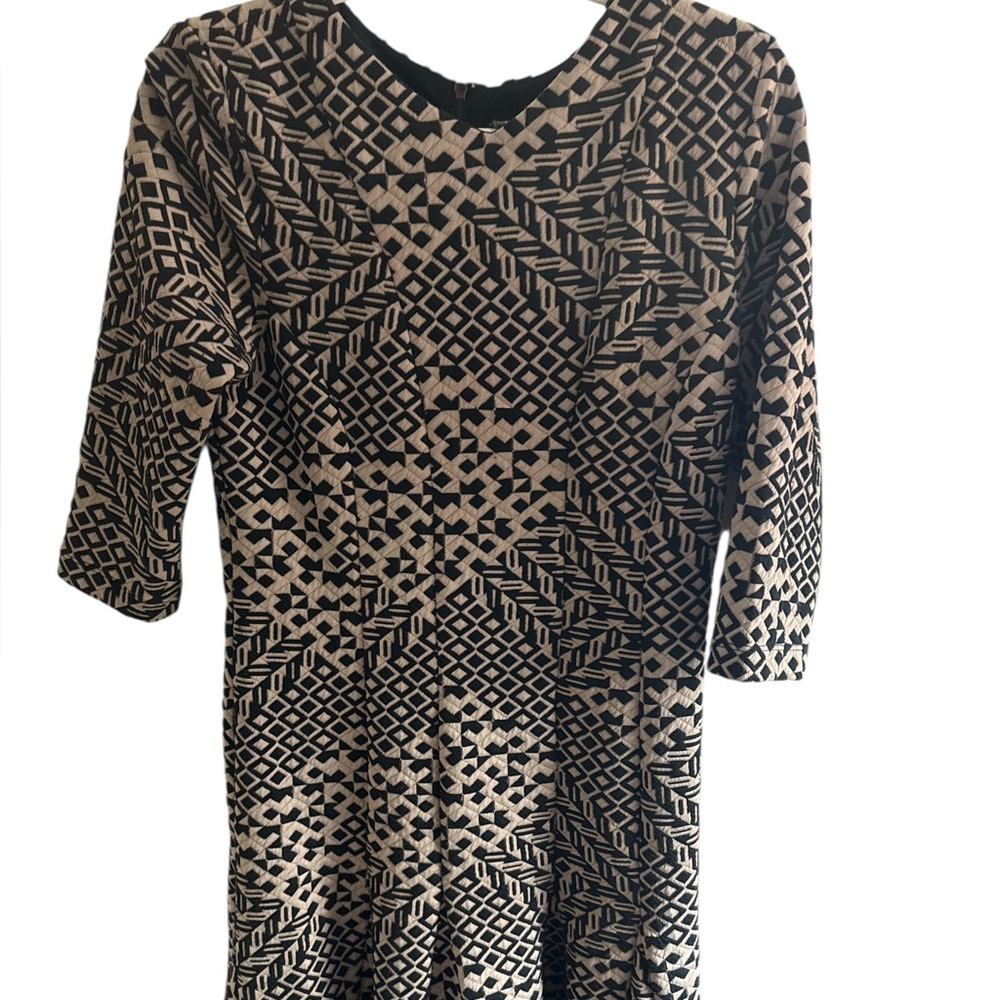 Taylor Women’s Geometric Patterned Black and Tan Dress Size 6 Flared Hem Zipper